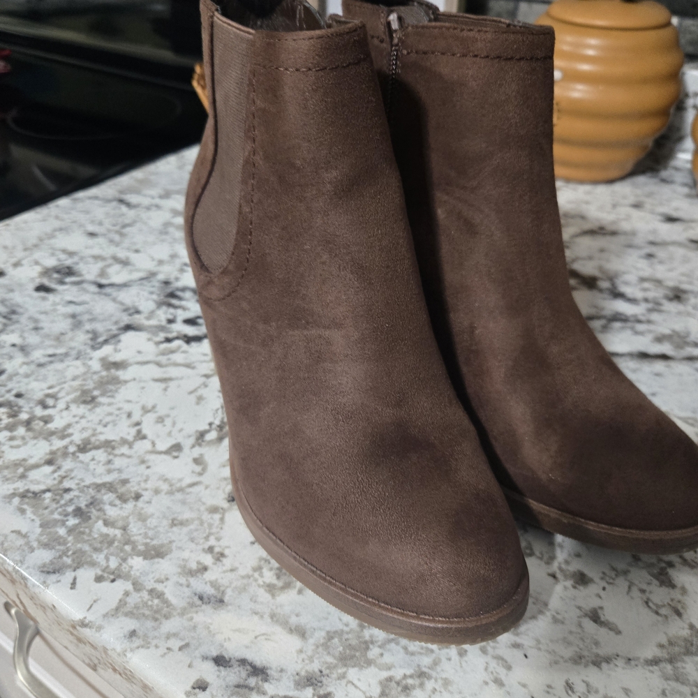 Kohl's Dark Brown Ankle Booties